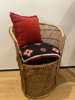 Silla vintage de mimbre estilo oriental
