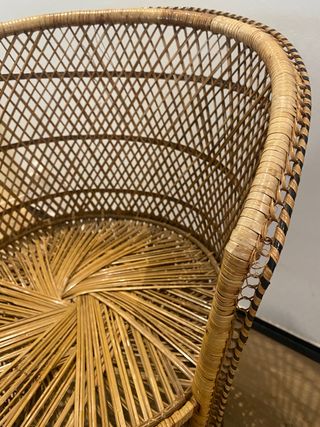 Silla vintage de mimbre estilo oriental