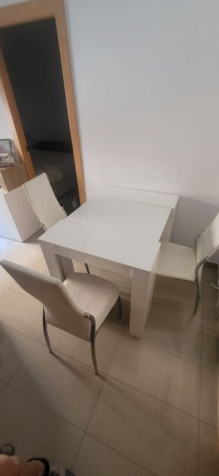 Mesa +4 sillas REGALO comedor blanca Extensible.