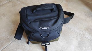 Canon EOS 750D + trípode y complementos
