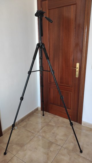 Canon EOS 750D + trípode y complementos