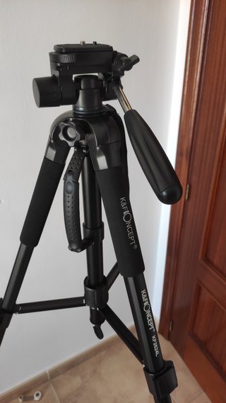Canon EOS 750D + trípode y complementos