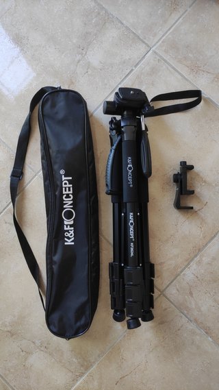 Canon EOS 750D + trípode y complementos