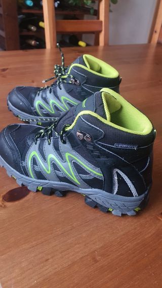 BOTAS DE MONTAÑA PARA NIÑO/A ‼️🗻
