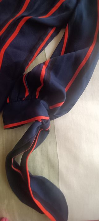 Blusa entallada manga francesa