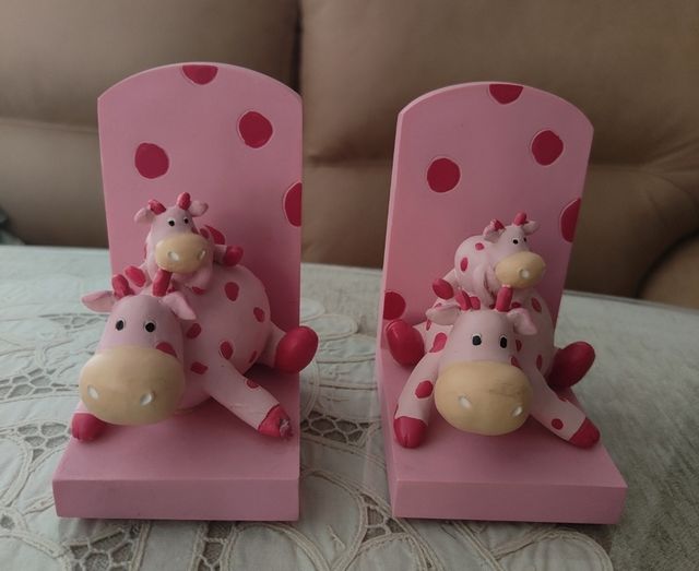 SUJETA LIBROS. PESAN.SERA DE ESCAYOLA