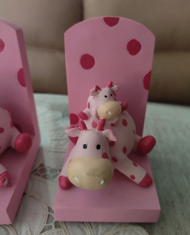 SUJETA LIBROS. PESAN.SERA DE ESCAYOLA