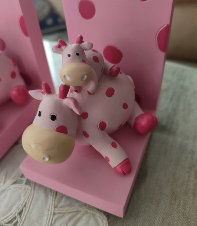 SUJETA LIBROS. PESAN.SERA DE ESCAYOLA