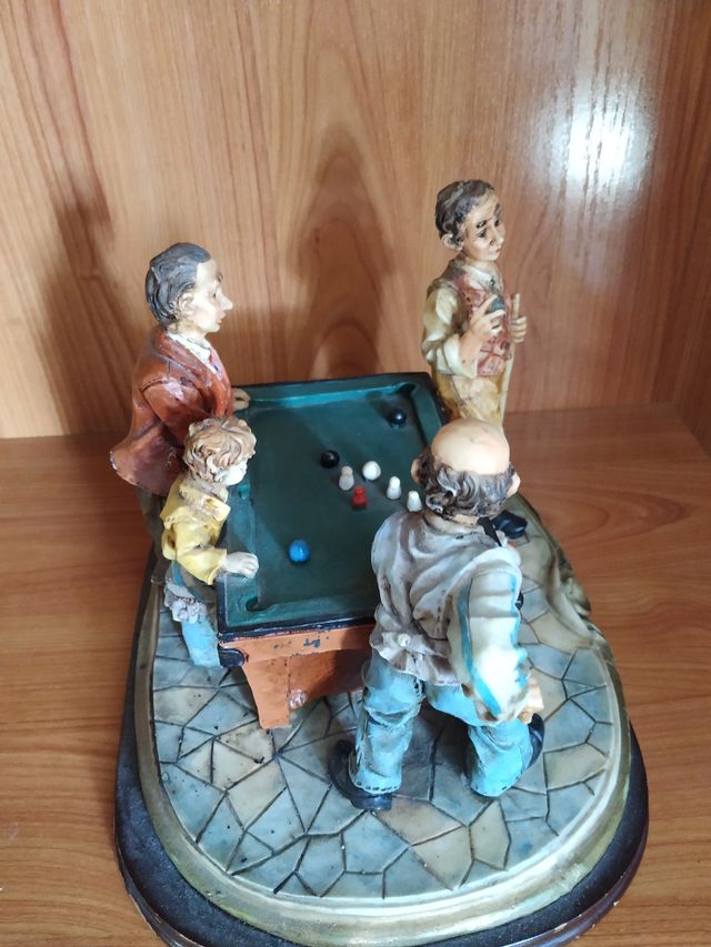 Figura decorativa POOL hermosa