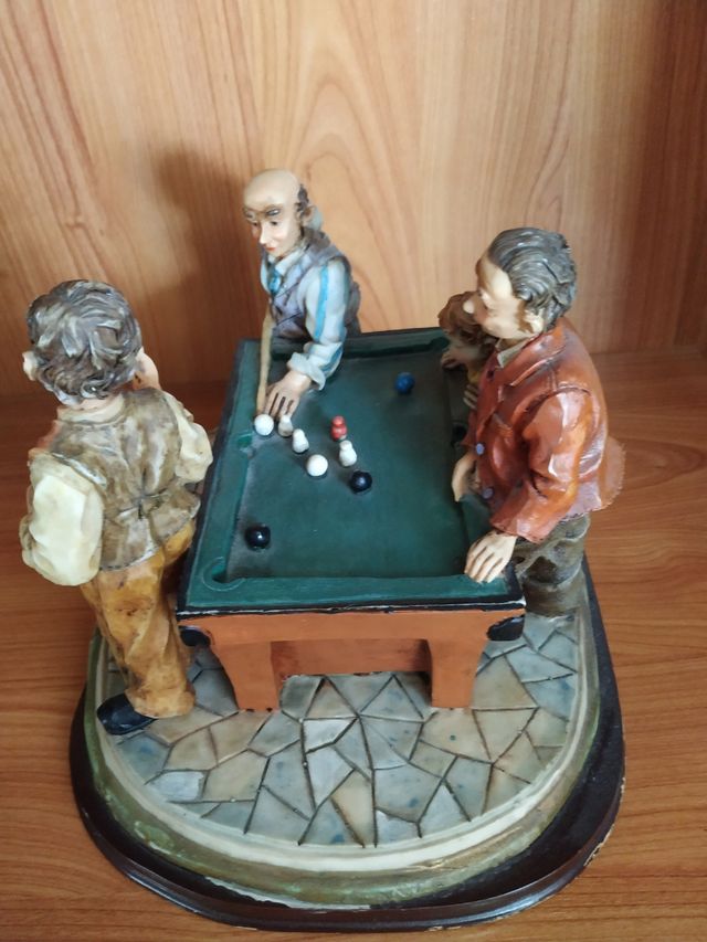 Figura decorativa POOL hermosa