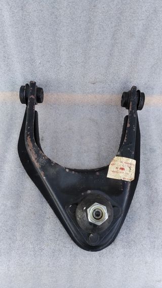Brazo de Suspensión Del. Superior Der. Seat 124