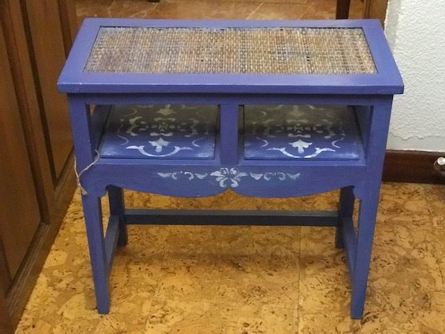 Mesita auxiliar restaurada, ideal decoración