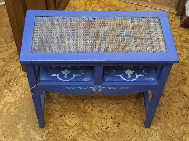 Mesita auxiliar restaurada, ideal decoración