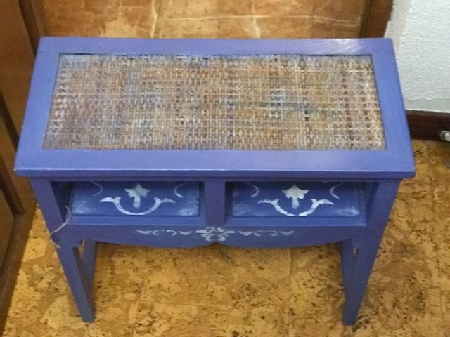 Mesita auxiliar restaurada, ideal decoración