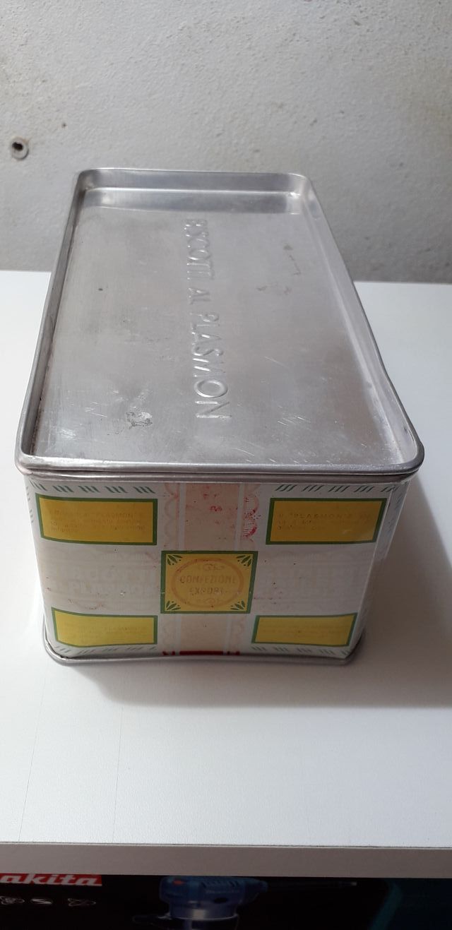 scatola latta biscotti plasmon
