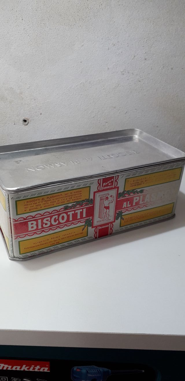 scatola latta biscotti plasmon