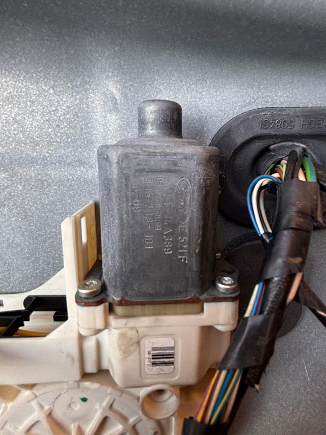 Elevalunas izquierdo Ford Focus mk2