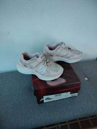 Tenis Fila niña. Talla 29.