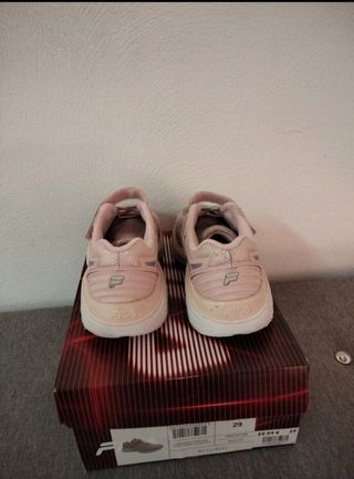 Tenis Fila niña. Talla 29.