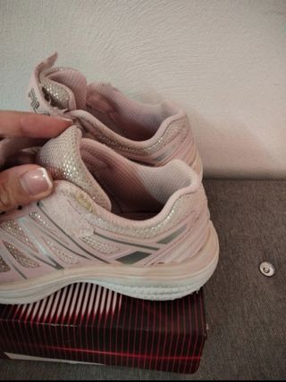 Tenis Fila niña. Talla 29.