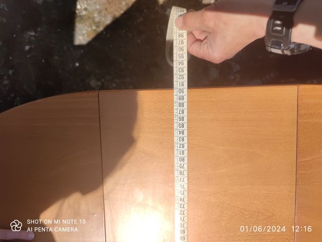 Mesa redonda de madera