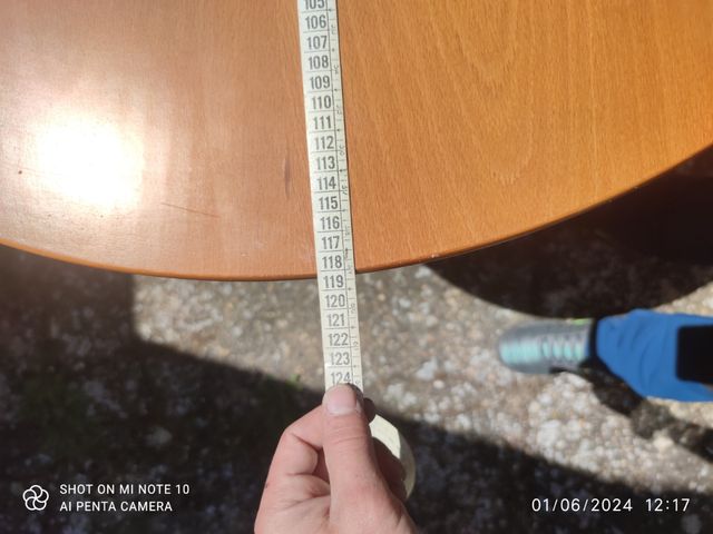 Mesa redonda de madera