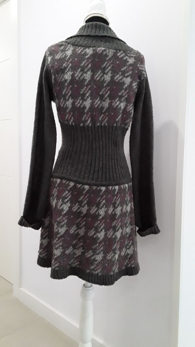 Vestido de punto de invierno de Mango