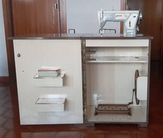 Maquina de coser antigua. Nunca usada.