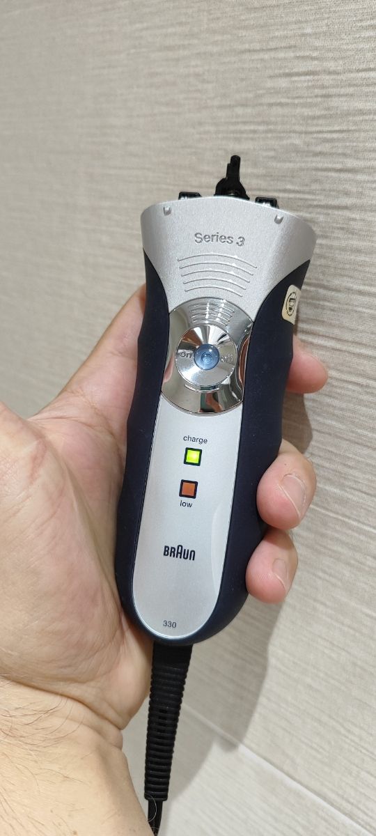 Afeitadora Braun Series 3 330