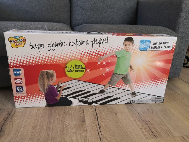 Piano gigante de suelo-manta musical