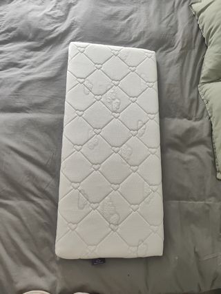 Minicuna SIN USAR colecho colchón edredón y protec