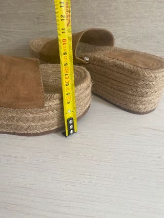 Sandalia camel mule plataforma esparto