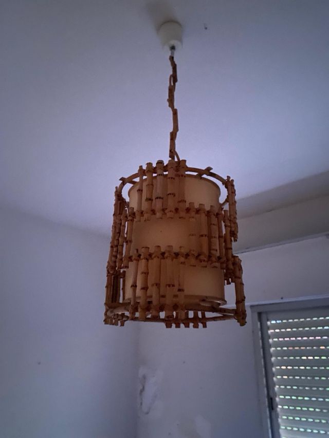 Camera antica completa.