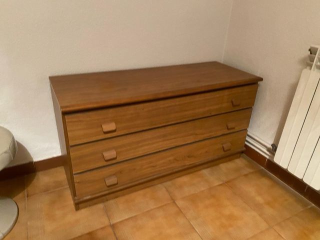 Camera antica completa.