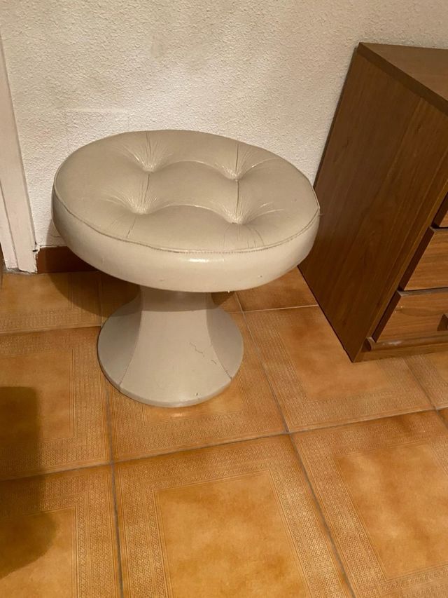 Camera antica completa.