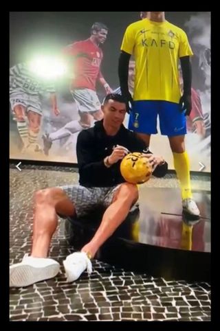 Balón autografiado personalmente por CR7 + COA
