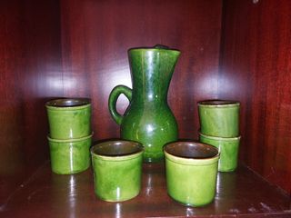 JARRA CERAMICA Y VASOS.