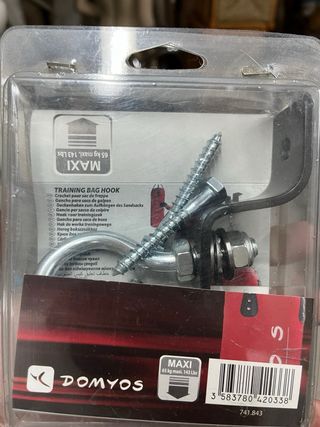 Saco de boxeo, gancho y guantes Everlast rojos