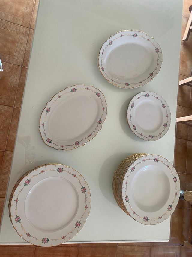 Servizio da tavola antico