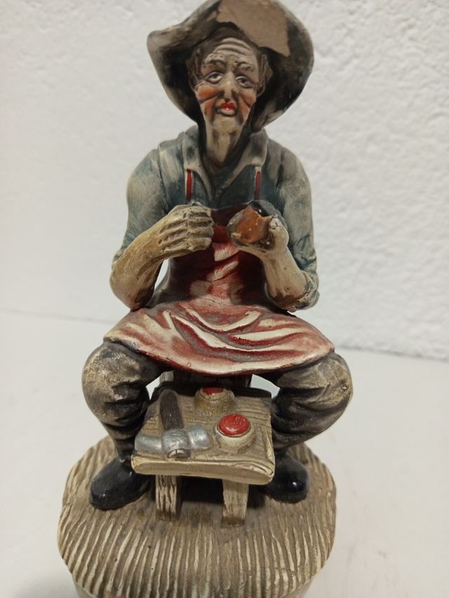 Figura antigua zapatero