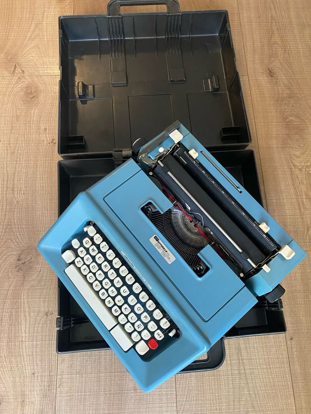 Máquina de escribir vintage OLIVETTI Studio 46