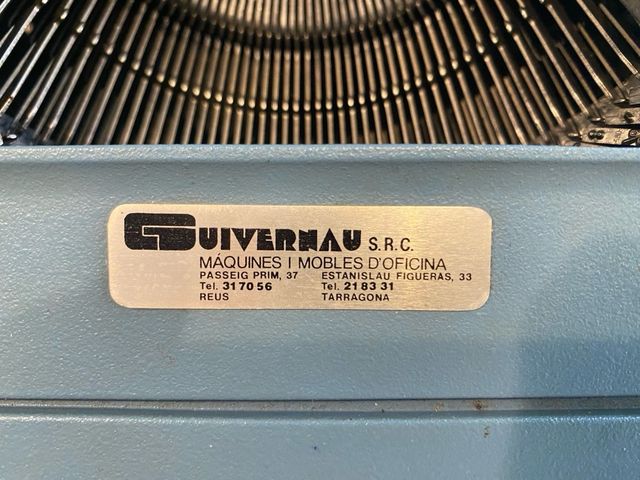 Máquina de escribir vintage OLIVETTI Studio 46