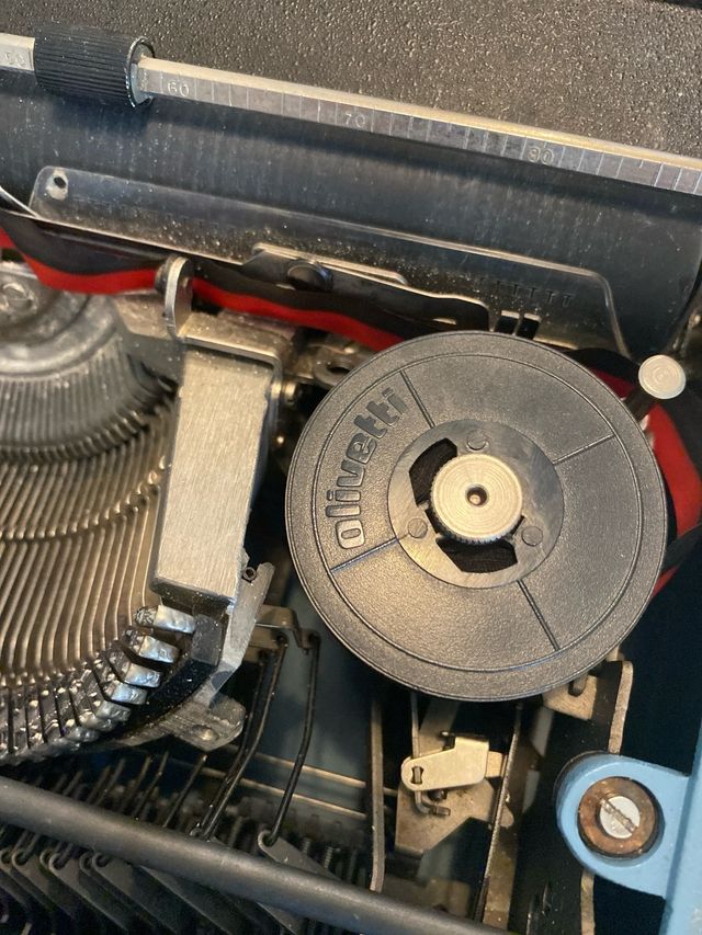 Máquina de escribir vintage OLIVETTI Studio 46