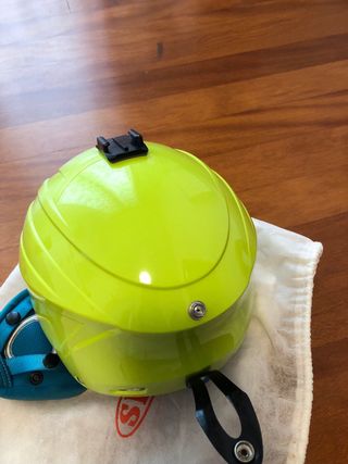 Casco y gafas para esquiar