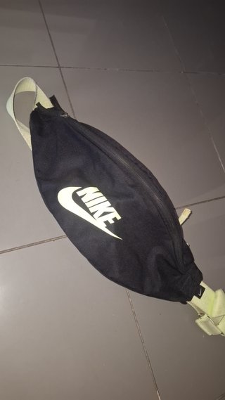 Riñonera NIKE