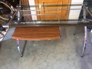Escritorio con mesa de cristal