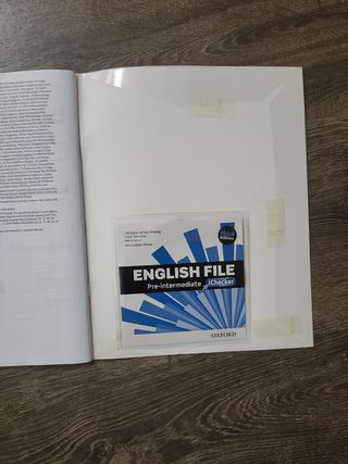 2 libros: English File Pre intermediate