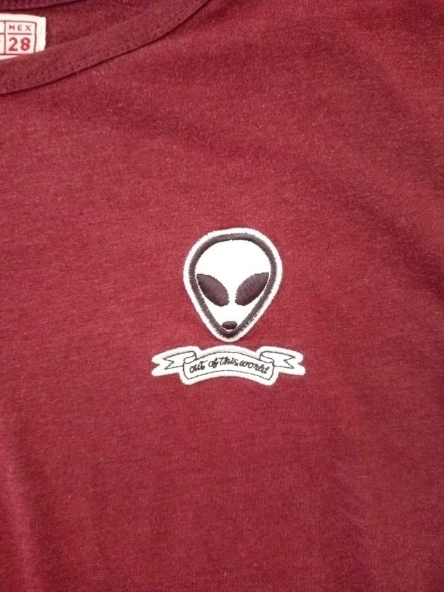 Camiseta algodón alien granate