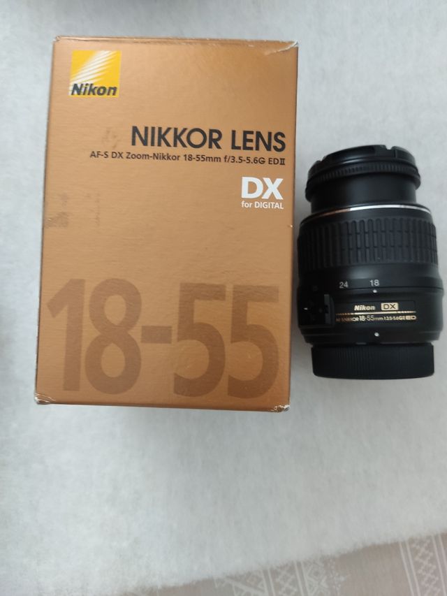 Cámara reflex c/objetivo y objetivo auxiliar