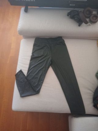 Pantalón largo cenido imitación cuero